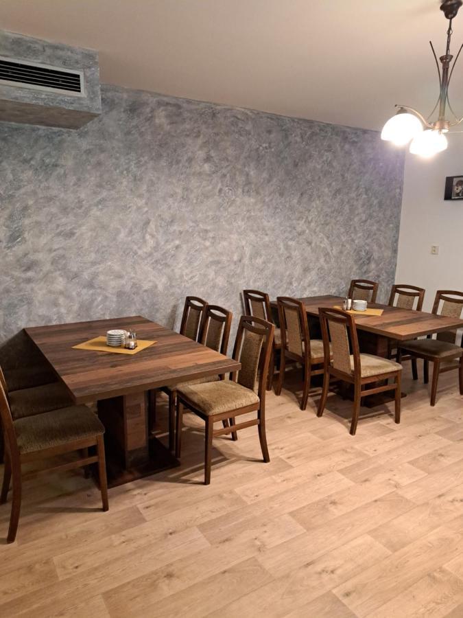 Penzion A Pizzerie Na Zalozne Kobyli Exterior photo